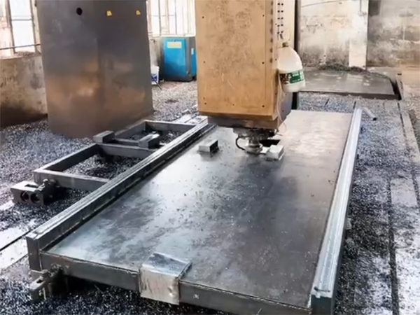大型压铆机底座加工